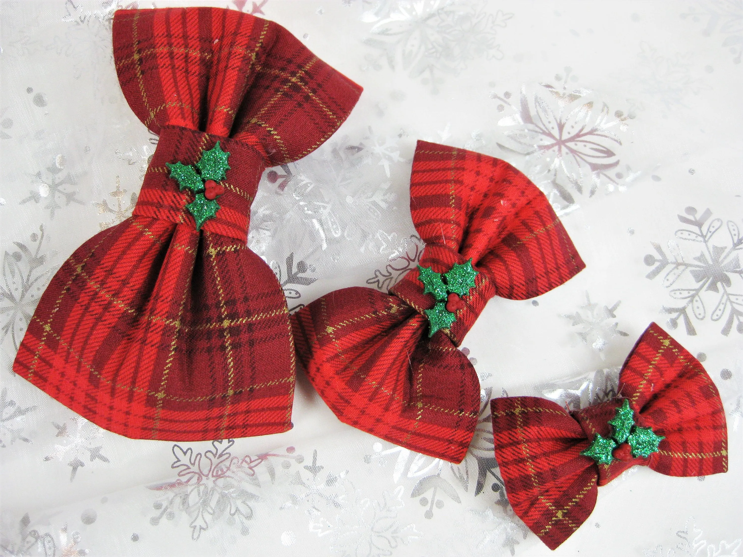 Bowtie Collar | Red Plaid With Holly