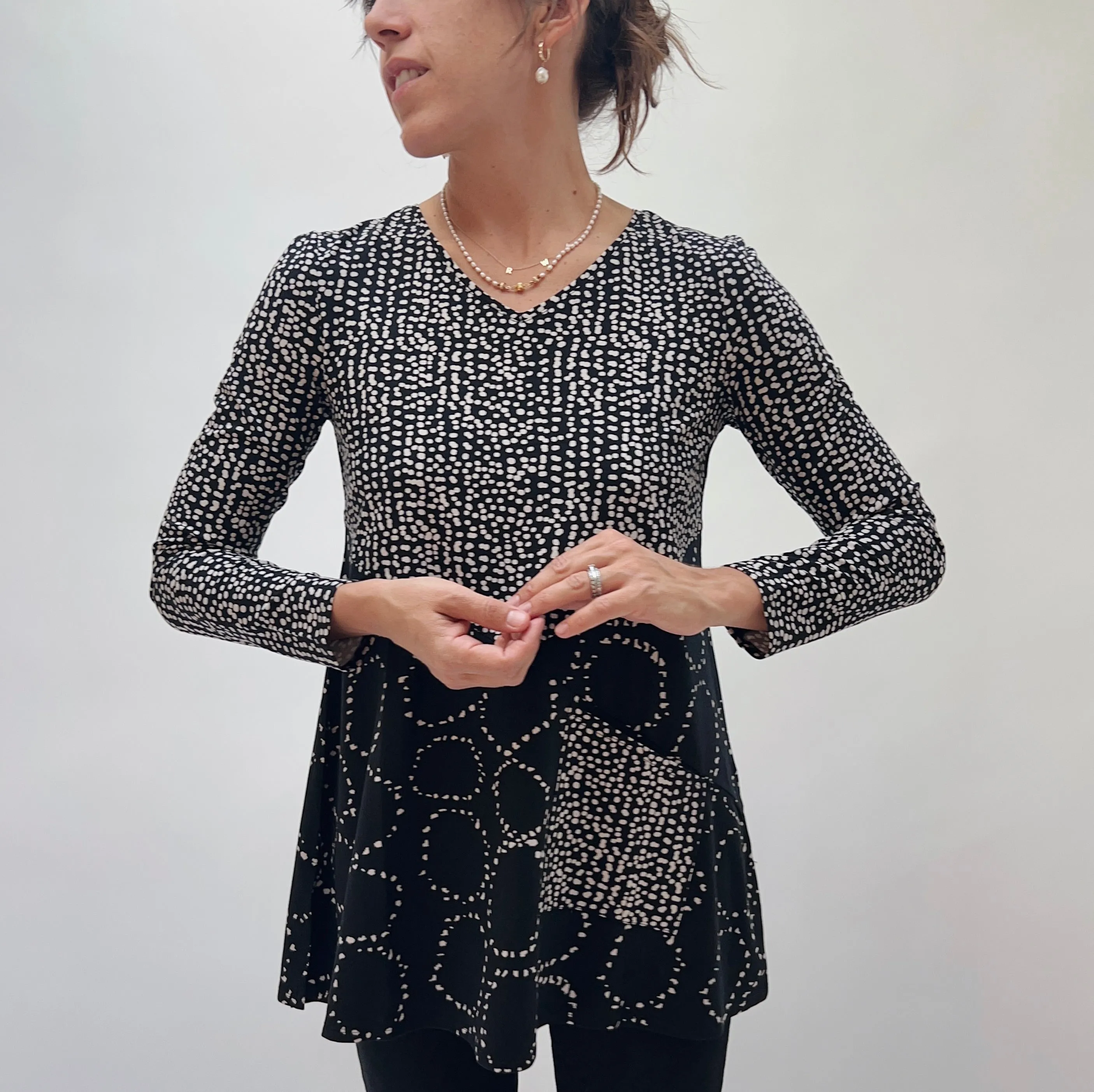 Habitat | V Neck Core Travel Mid-Town Seamed Tunic