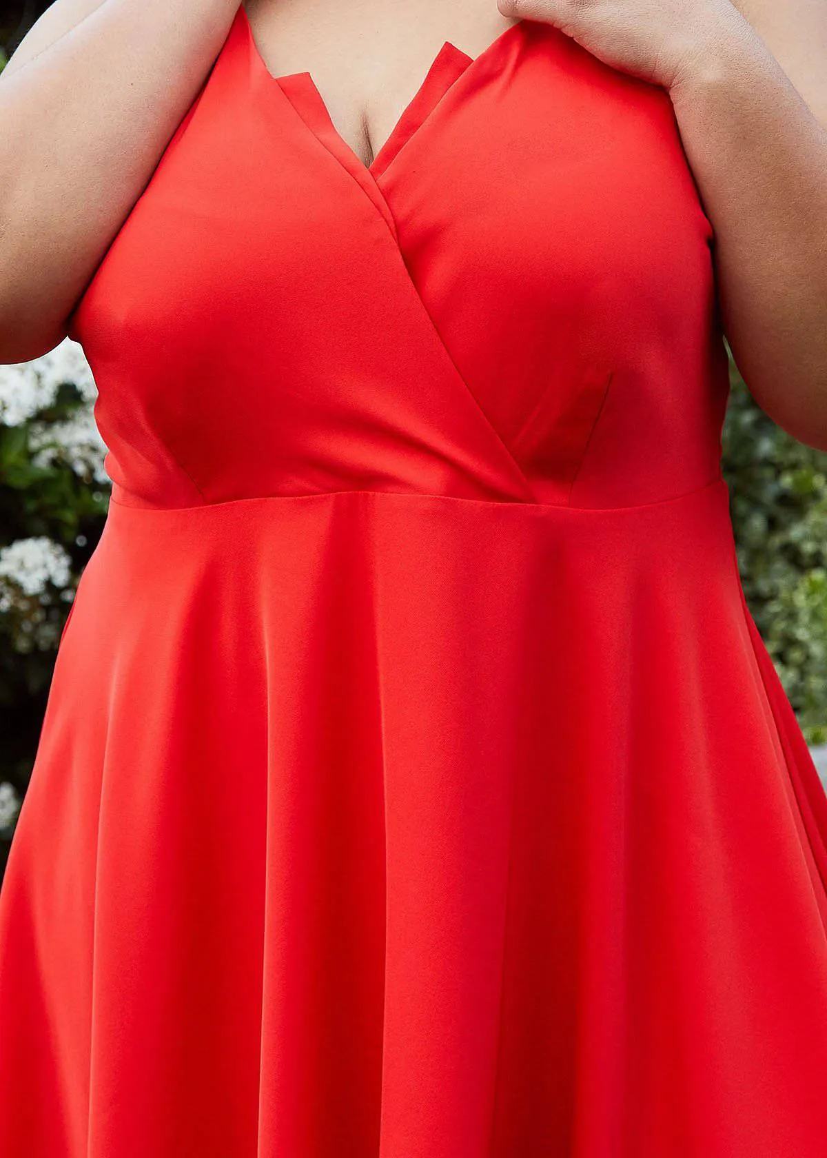 Plus Size V-neck Spaghetti Strap Cocktail Dress in Poppy Red