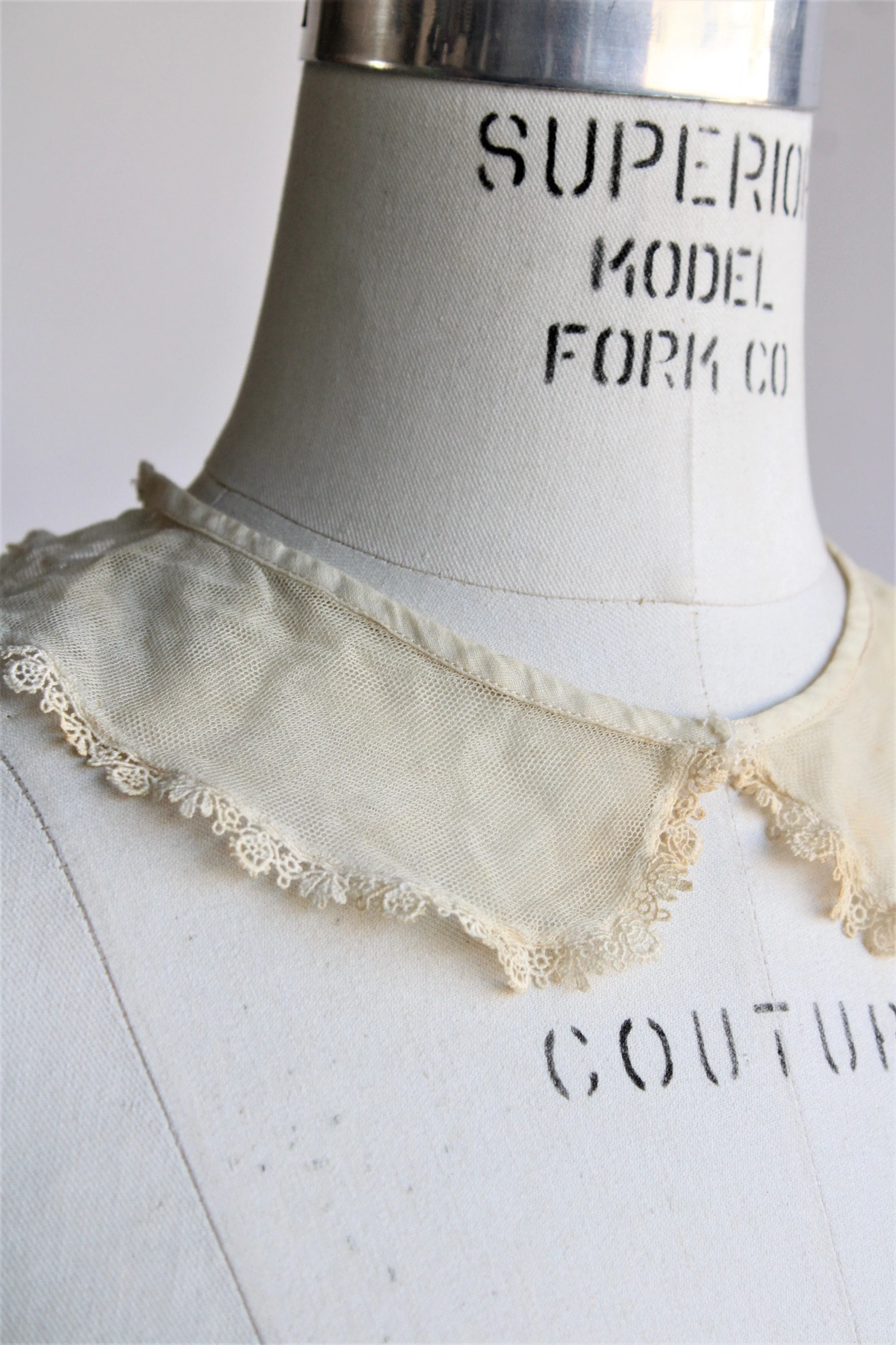 Vintage 1920s 1930s Ivory Lace Collar